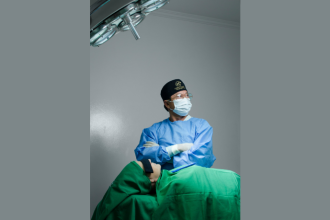 Dr. Milton Seigi Hayashi explica como técnicas de rinoplastia de precisão proporcionam resultados naturais e sutis.