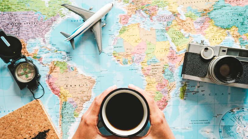 Saiba como economizar em viagens com dicas práticas e inteligentes apresentadas por Andrey de Oliveira Pontes para viajar mais gastando menos.