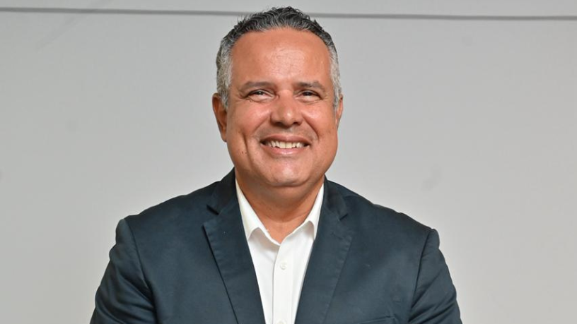 Em grandes pátios industriais, a drenagem profunda é decisiva para estabilidade e durabilidade. Elmar Juan Passos Varjão Bomfim destaca a importância do correto dimensionamento.