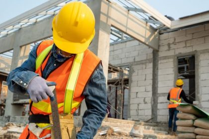 Engenharia e trabalho no Brasil: como a construção civil está moldando o futuro econômico e social do país