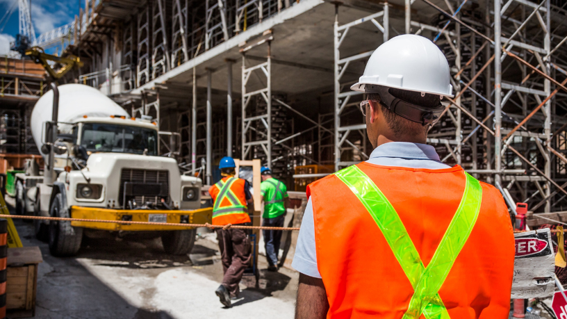 Custo da construção sobe em agosto: o que a alta do SINAPI muda no orçamento da sua reforma